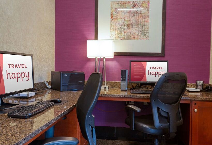 בית מלון כפרי Drury Inn & Suites Indianapolis Northeast