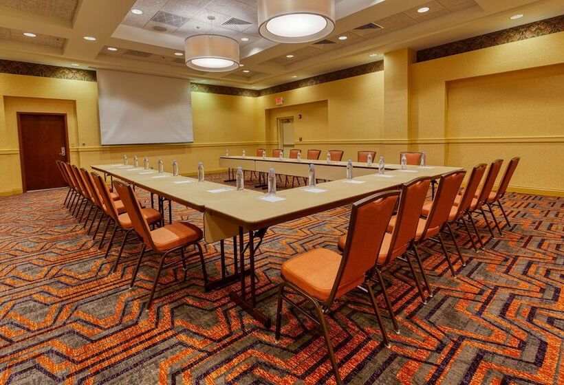 בית מלון כפרי Drury Inn & Suites Indianapolis Northeast