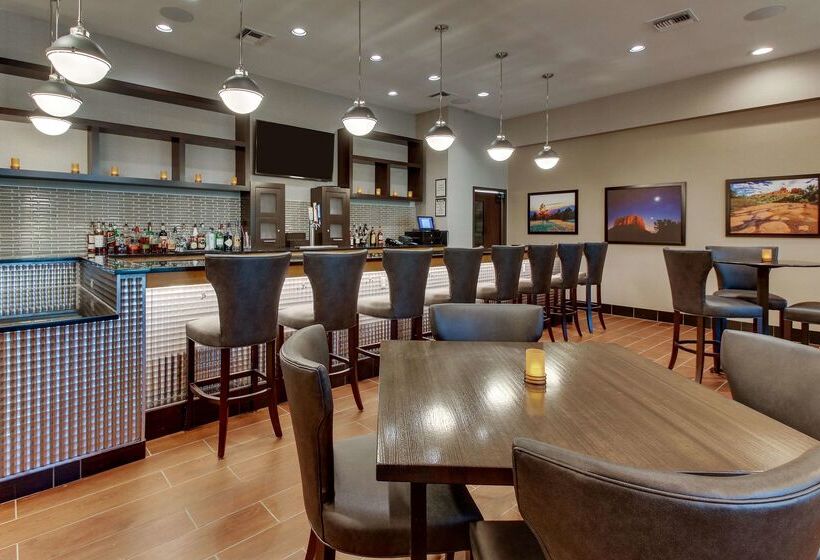هتل Drury Inn & Suites Phoenix Happy Valley