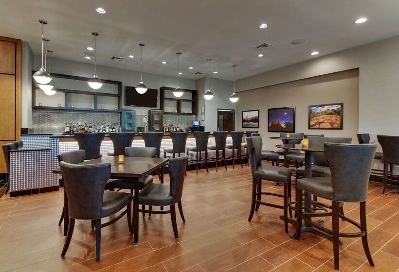 هتل Drury Inn & Suites Phoenix Happy Valley