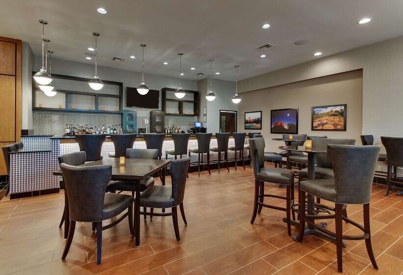 هتل Drury Inn & Suites Phoenix Happy Valley