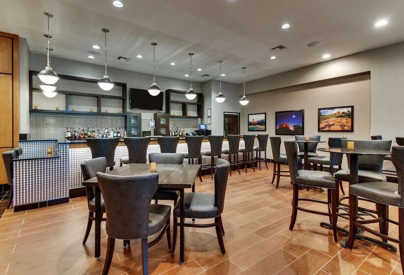 هتل Drury Inn & Suites Phoenix Happy Valley
