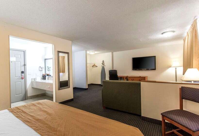 فندق Brentwood Inn Clinton