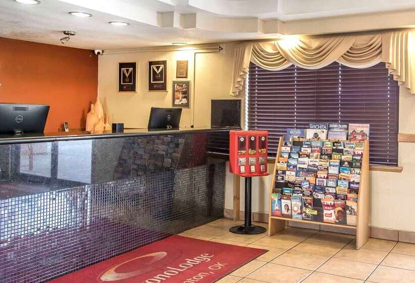 فندق Brentwood Inn Clinton