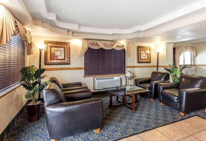 فندق Brentwood Inn Clinton