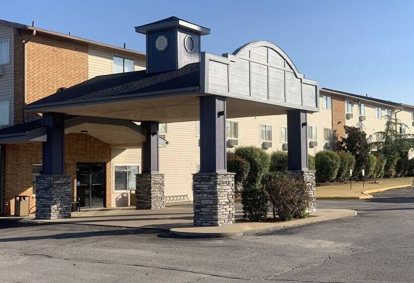 فندق Brentwood Inn Clinton