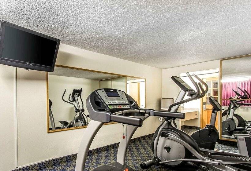 فندق Brentwood Inn Clinton