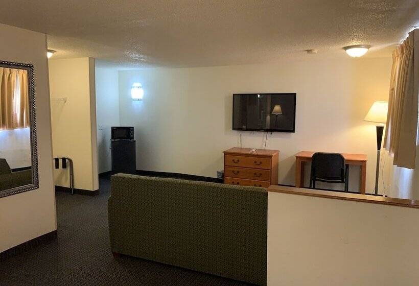 فندق Brentwood Inn Clinton