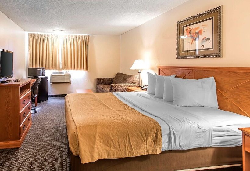 فندق Brentwood Inn Clinton