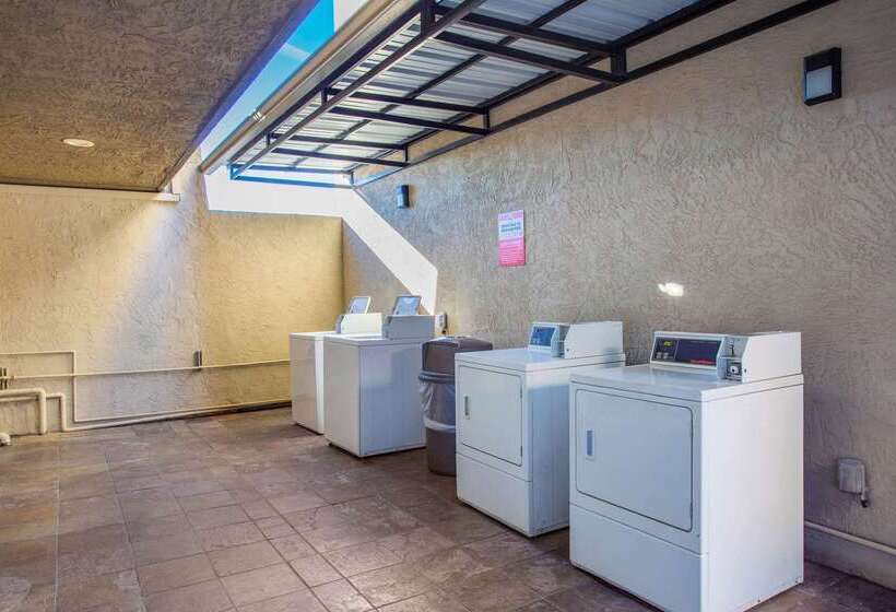 בית מלון כפרי Econo Lodge Inn & Suites Escondido Downtown