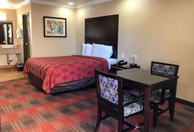 בית מלון כפרי Econo Lodge Inn & Suites Escondido Downtown