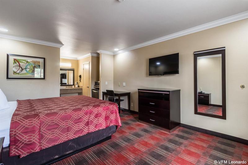 בית מלון כפרי Econo Lodge Inn & Suites Escondido Downtown