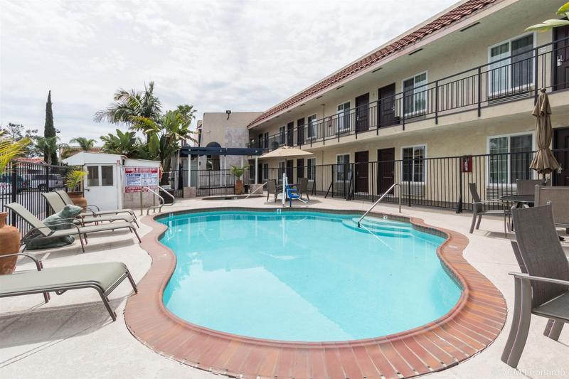 בית מלון כפרי Econo Lodge Inn & Suites Escondido Downtown