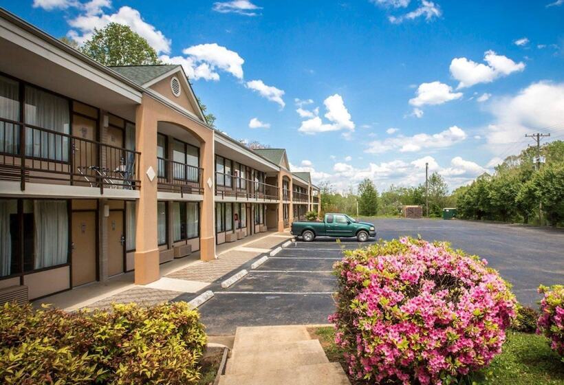 ホテル Econo Lodge Inn And Suites   Pilot Mountain