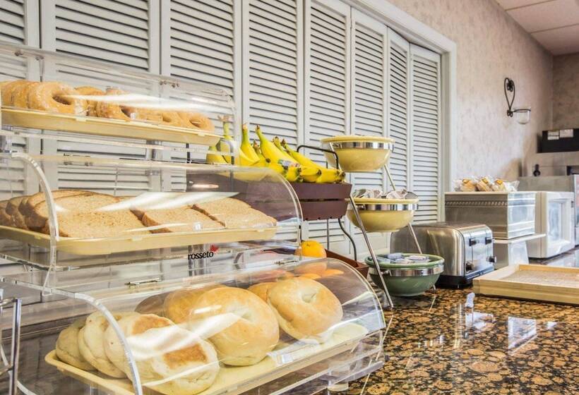 ホテル Econo Lodge Inn And Suites   Pilot Mountain