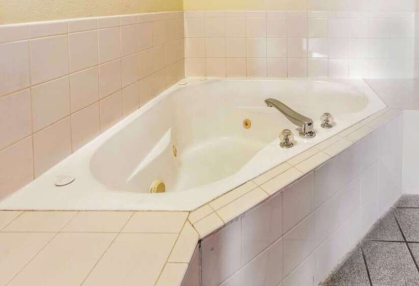 هتل Econo Lodge Laurel