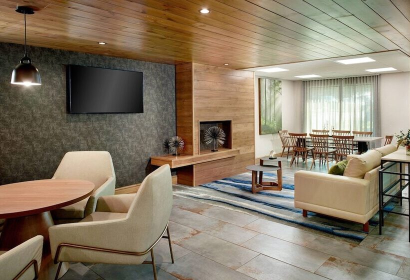 Отель Fairfield By Marriott Inn & Suites Asheville Outlets