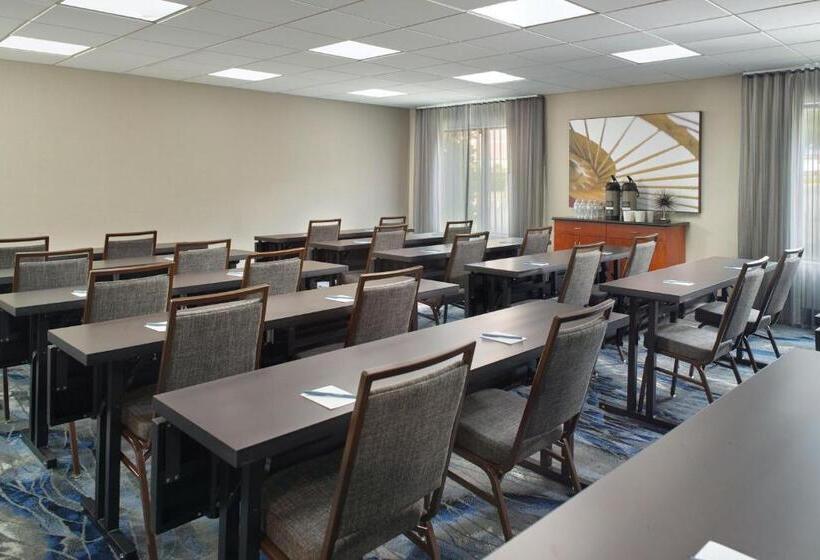 Отель Fairfield By Marriott Inn & Suites Asheville Outlets