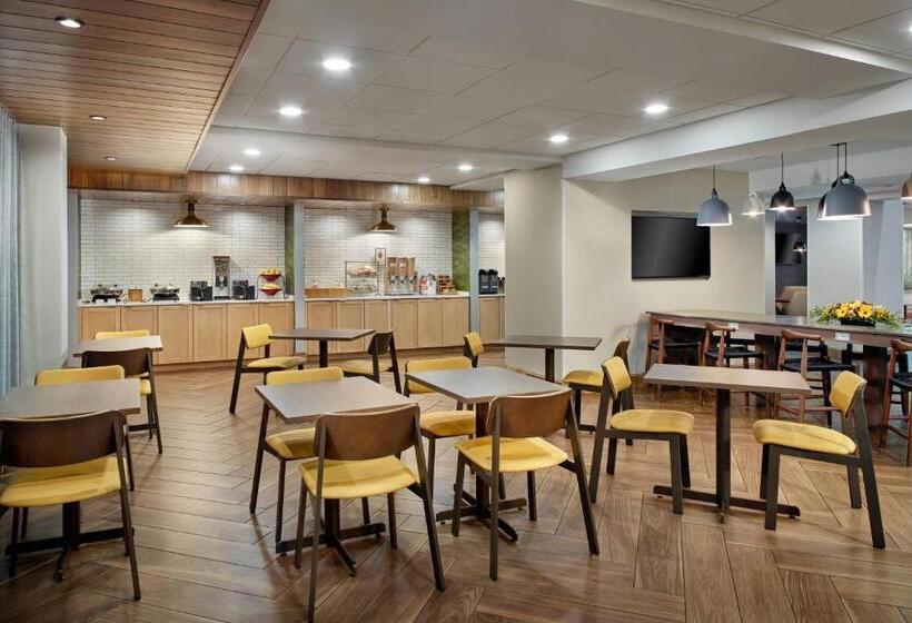 Отель Fairfield By Marriott Inn & Suites Asheville Outlets