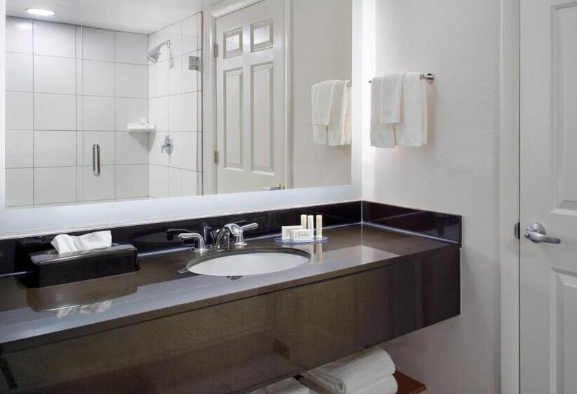 Отель Fairfield By Marriott Inn & Suites Asheville Outlets