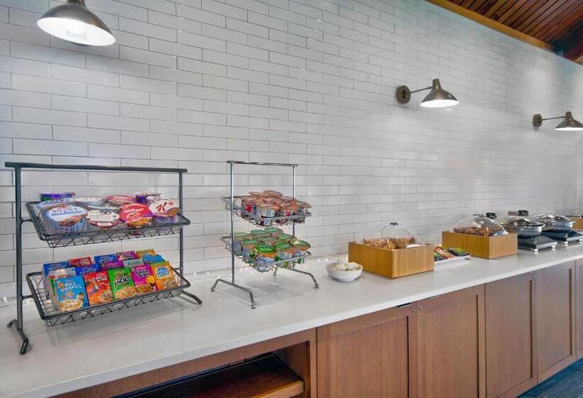 هتل Fairfield Inn Rochester Airport