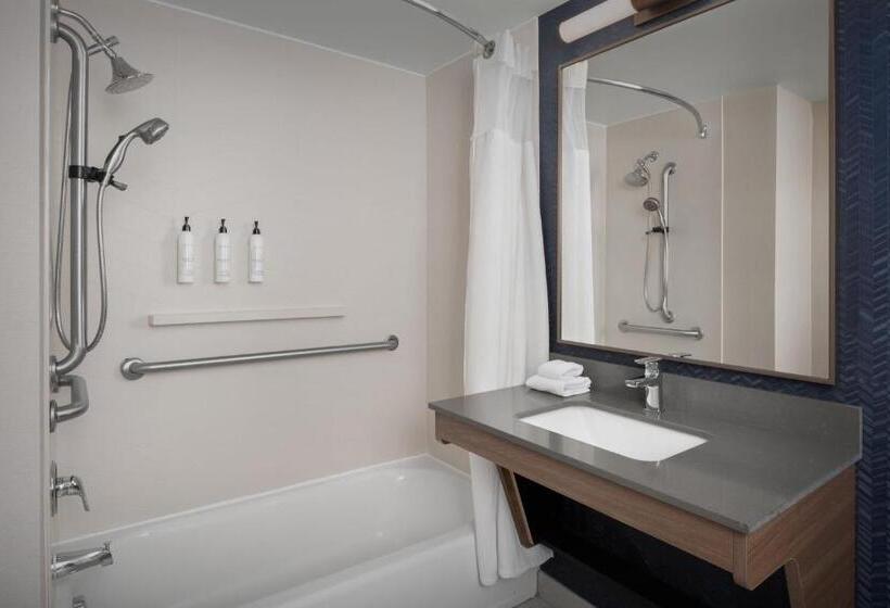 فندق Fairfield Inn & Suites Roanoke Hollins/i81