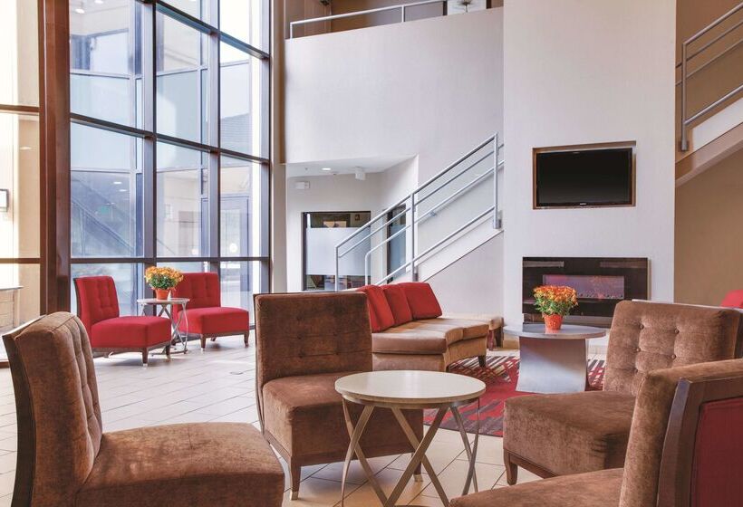 Отель Comfort Inn & Suites Verona At Turning Stone Resort Casino