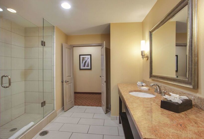 Отель Comfort Inn & Suites Verona At Turning Stone Resort Casino