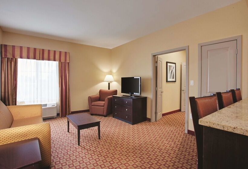 Отель Comfort Inn & Suites Verona At Turning Stone Resort Casino