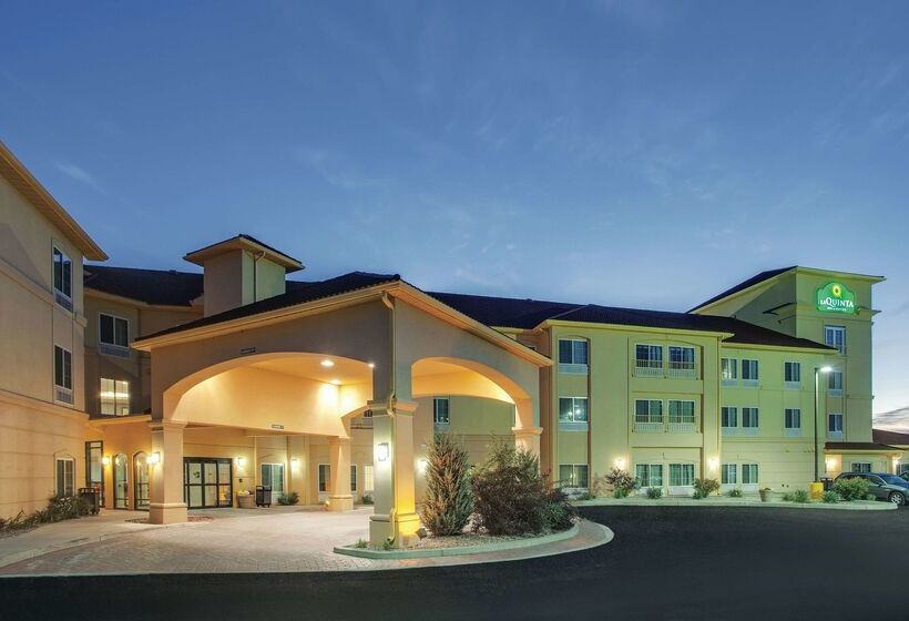 Отель Comfort Inn & Suites Verona At Turning Stone Resort Casino