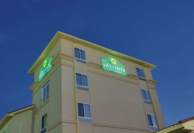 Отель Comfort Inn & Suites Verona At Turning Stone Resort Casino