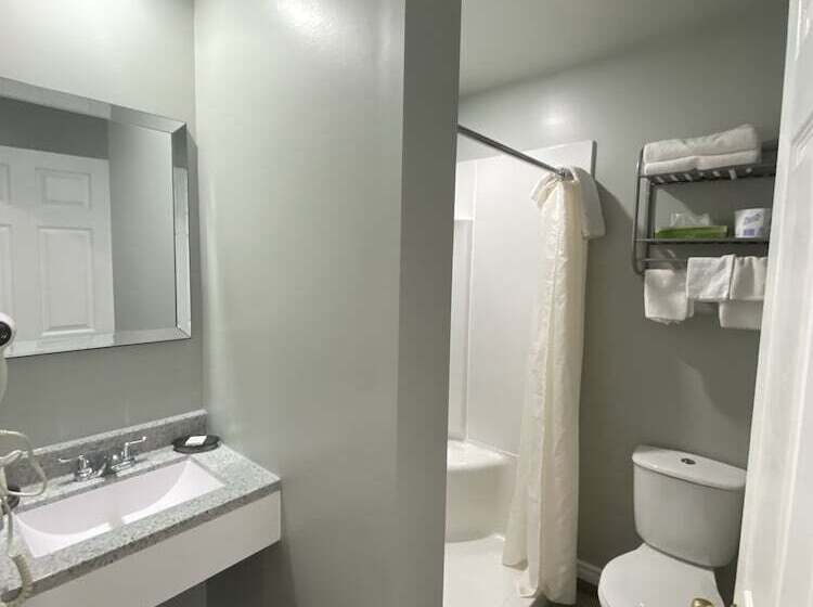 فندق Lakeshore Suites