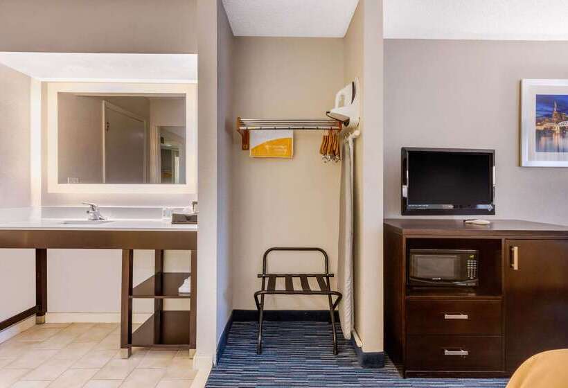 فندق Quality Inn