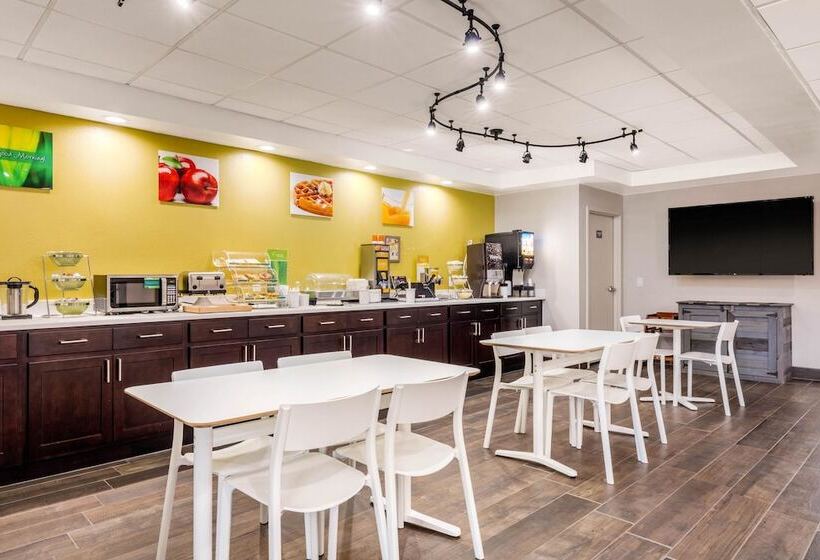 فندق Quality Inn