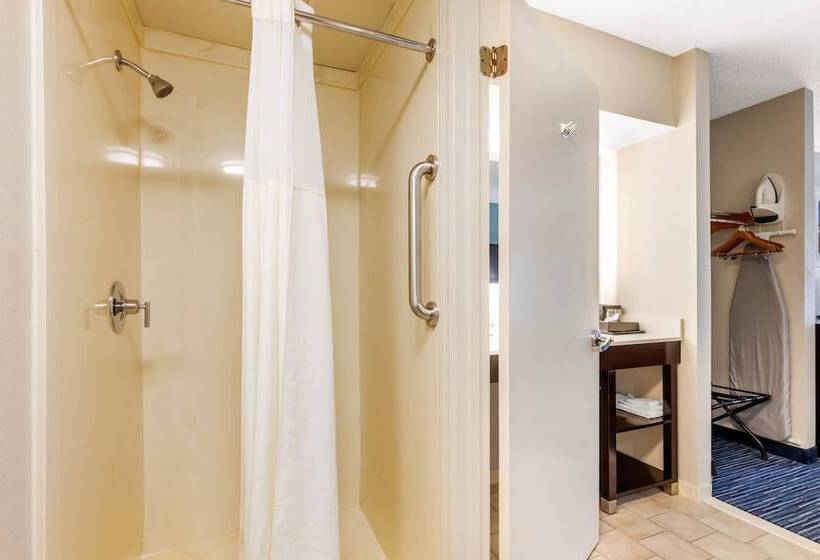 فندق Quality Inn