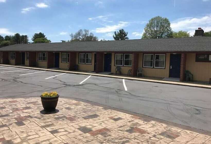 فندق Quiet Corner Inn