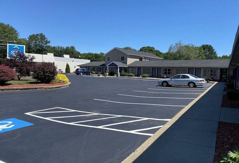 فندق Quiet Corner Inn