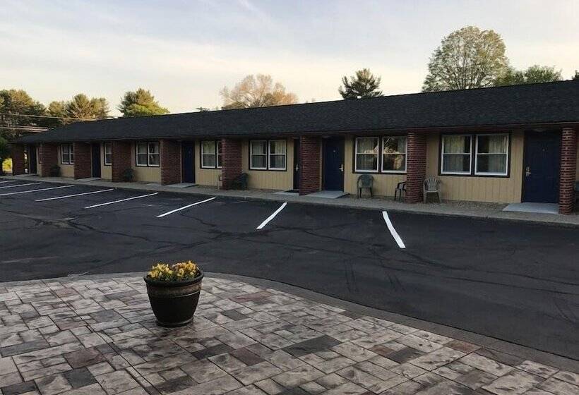 فندق Quiet Corner Inn