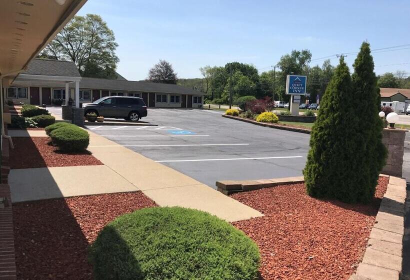 فندق Quiet Corner Inn