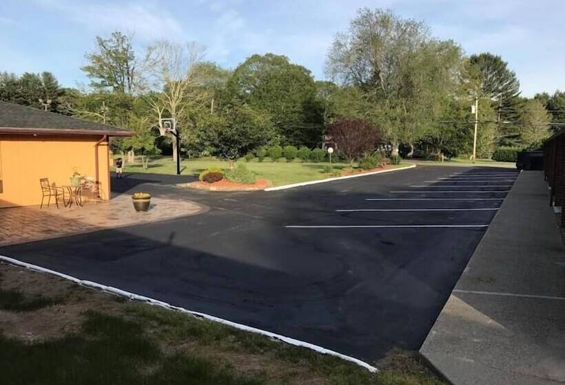 فندق Quiet Corner Inn