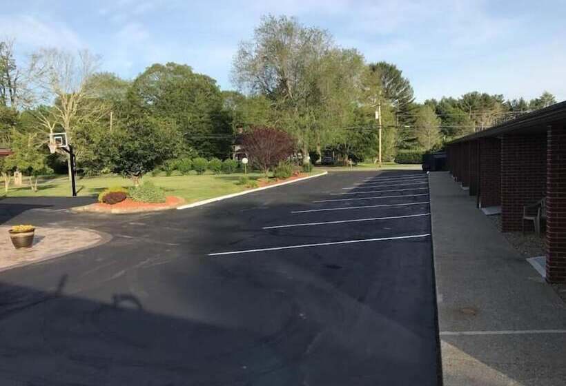 فندق Quiet Corner Inn