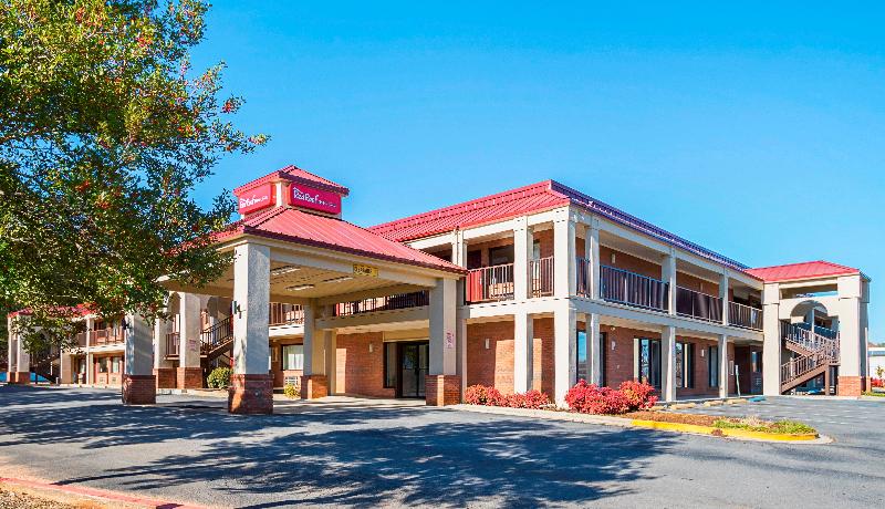 בית מלון כפרי Red Roof Inn & Suites Scottsboro