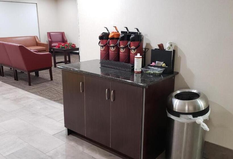 Отель Red Roof Inn & Suites Vicksburg