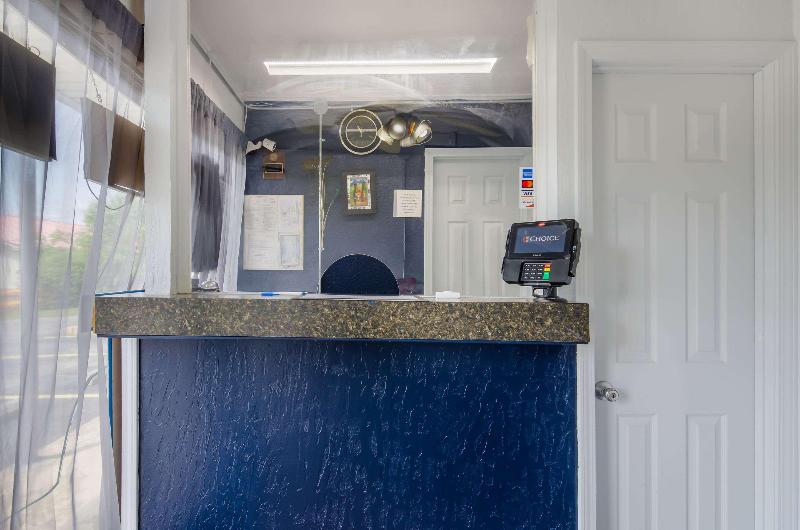 בית מלון כפרי Rodeway Inn Church Hill  Tri Cities Area