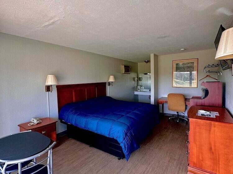 בית מלון כפרי Rodeway Inn Church Hill  Tri Cities Area