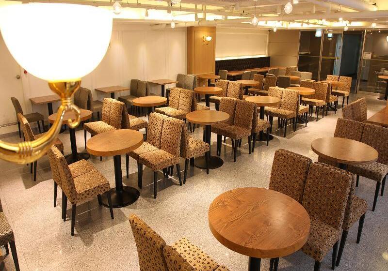 Отель Skypark Central Myeongdong