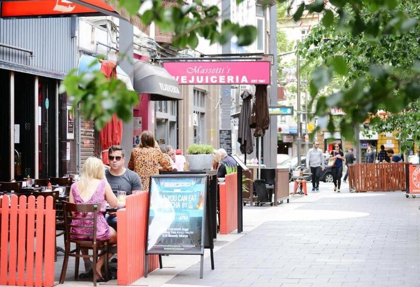 هتل The Maisonette