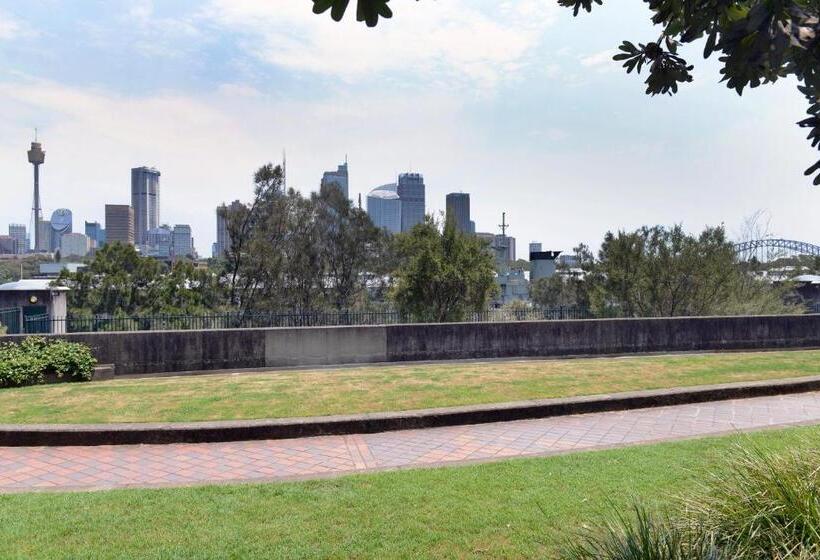 هتل The Maisonette