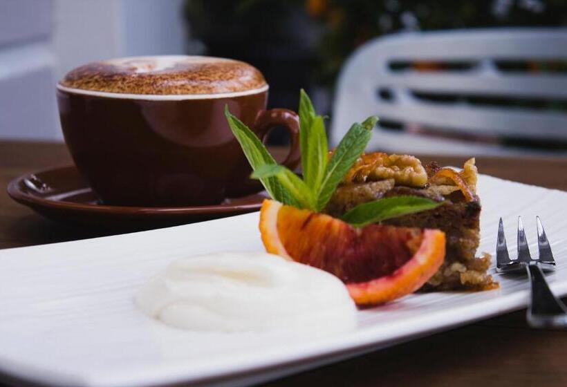 هتل The Maisonette