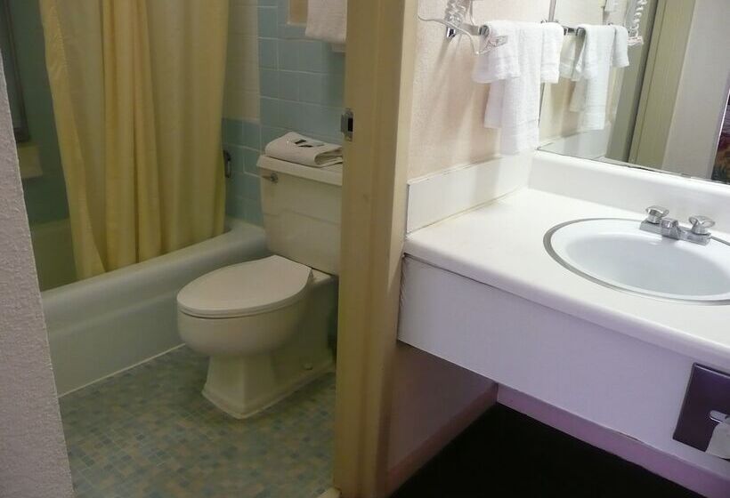 فندق Travelodge By Wyndham Lumberton